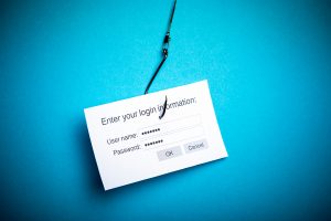 ataque de phishing solicitando usuario y contraseña