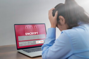 una mujer es víctima del crypto ransomware