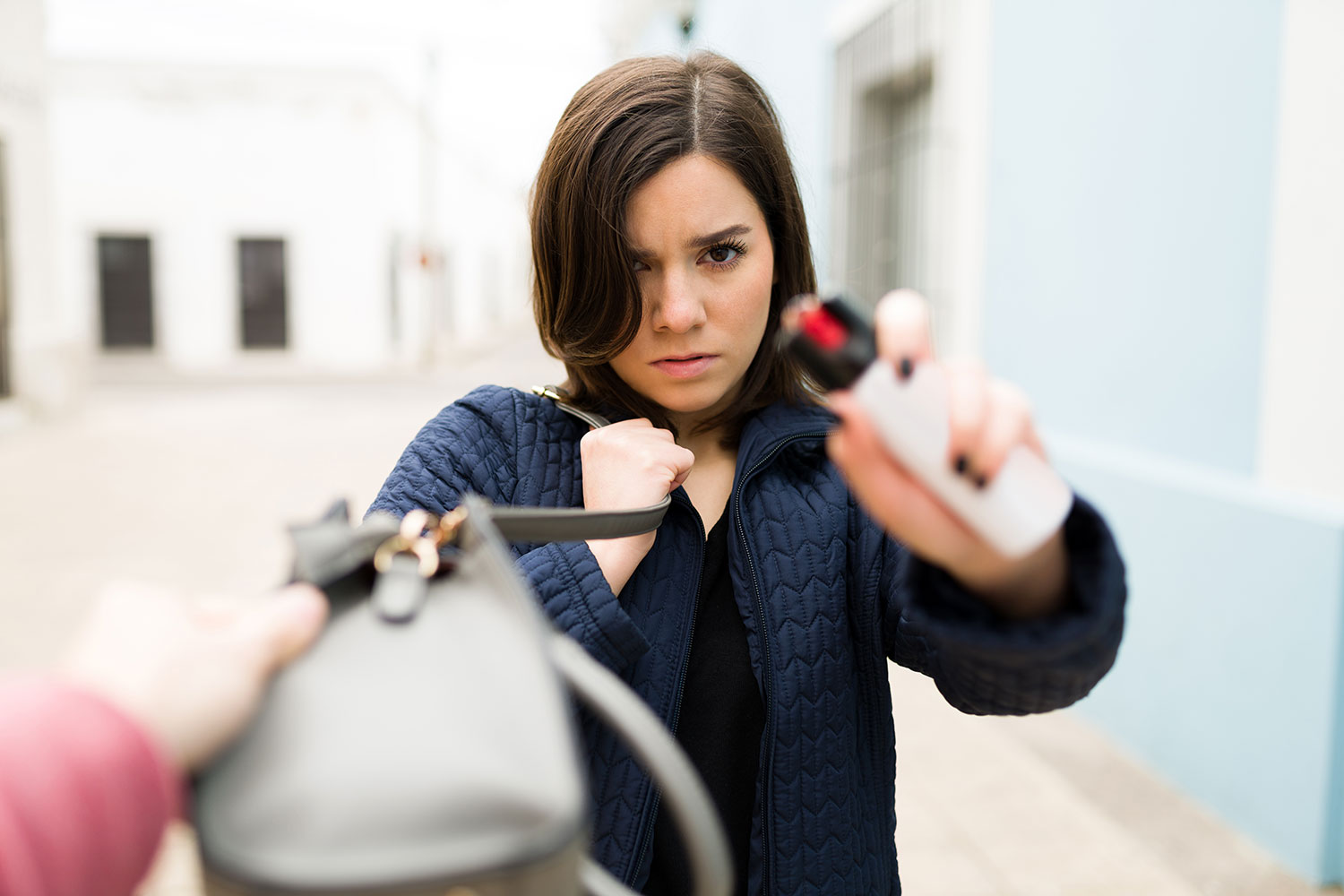 Tips básicos de defensa personal que toda mujer NECESITA saber