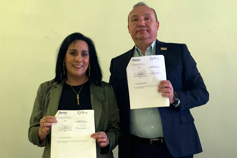 Lucía Fornelli, vicerrectora de la Universidad Lucía Botín de España, y David Román, presidente de ANERPV.