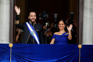 El presidente salvadoreño, Nayib Bukele, acompañado de su esposa, Gabriela Rodríguez.