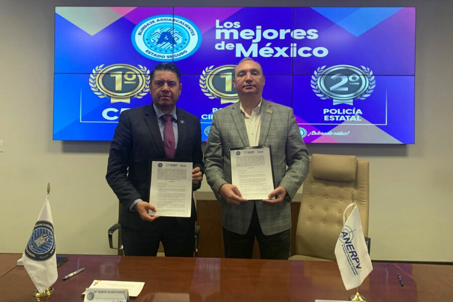 Manuel Alonso García (izquierda), secretario de Seguridad Pública de Aguascalientes, y David Román Tamez, presidente de ANERPV.