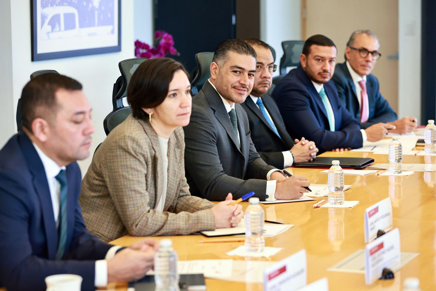 De izquierda a derecha: Francisco Almazán Barocio, Marcela Figueroa, Omar García Harfuch, Omar Reyes Colmenares, Francisco Javier Moreno Montaño y Jorge Mezher Rage, el pasado 2 de septiembre, en la SSPC. Fotografía: red social X.