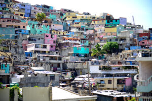 Casas apiladas en Puerto Príncipe, capital de Haití