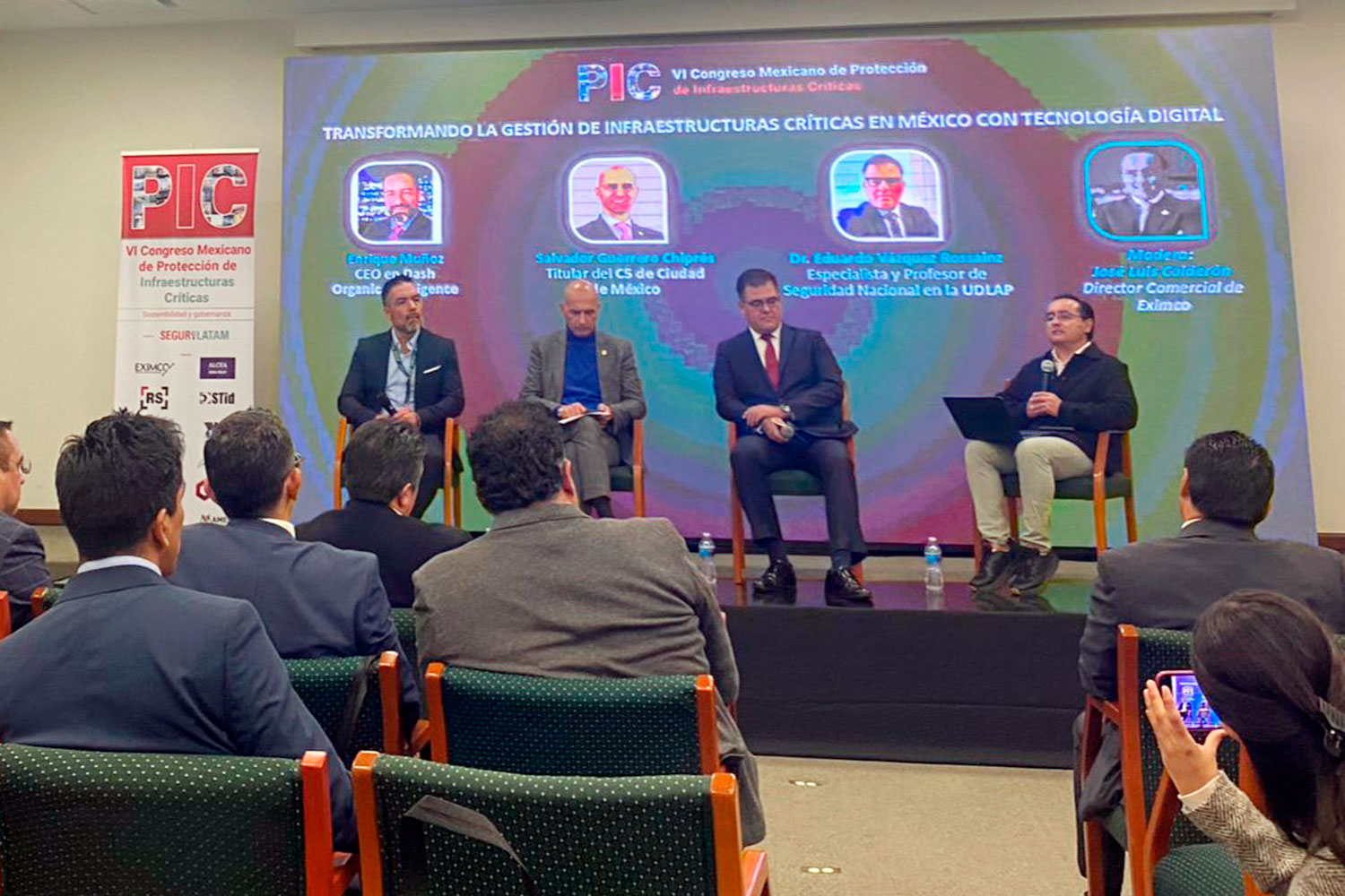 De izquierda a derecha: Enrique Muñoz (Dash Organic Intelligence), Salvador Guerrero Chiprés (C5 de la Ciudad de México), Eduardo Vázquez Rossainz (UDLAP) y José Luis Calderón (Eximco) en el VI Congreso Mexicano PIC