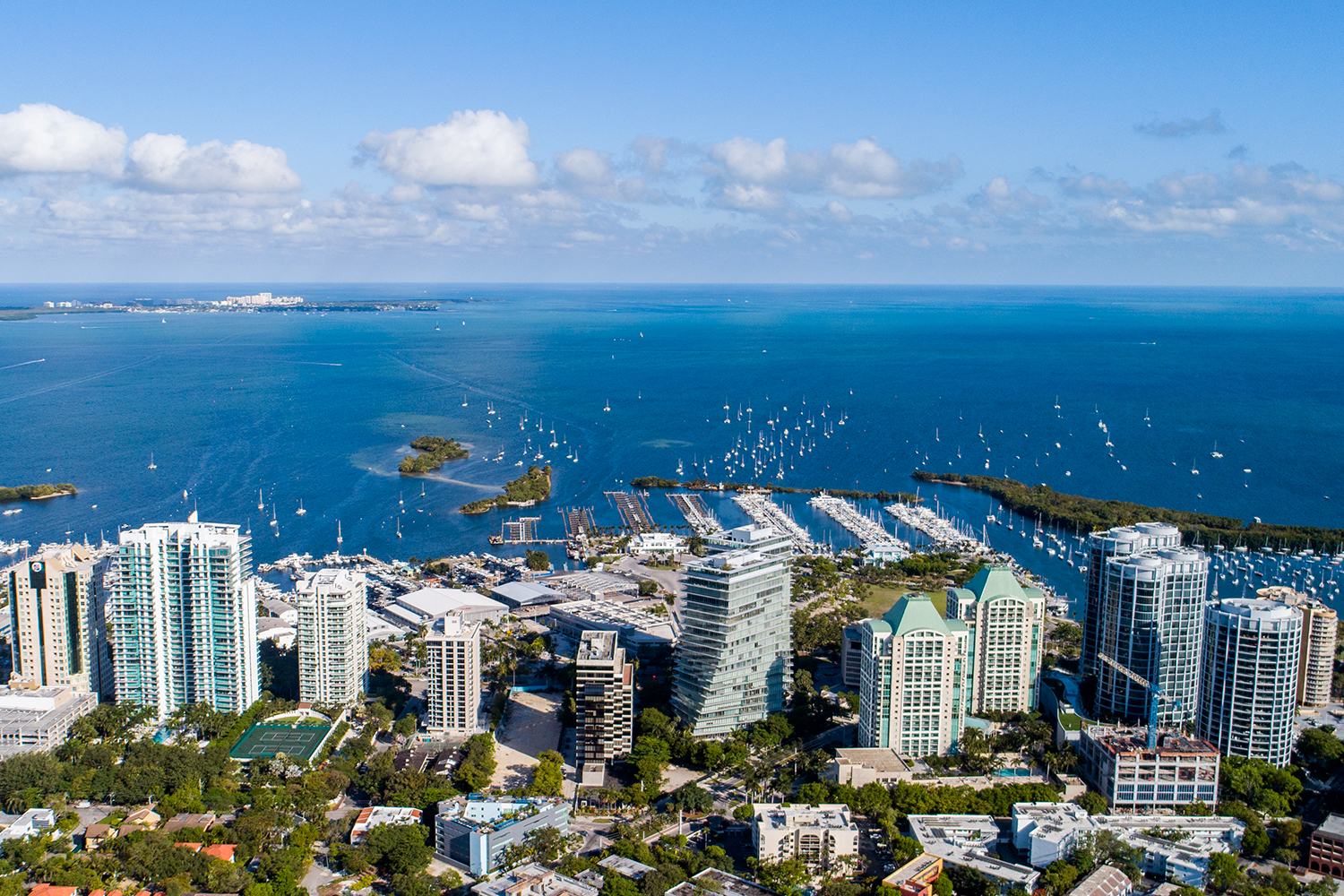 Barrio de Coconut Grove, con el mar al fondo, en Miami