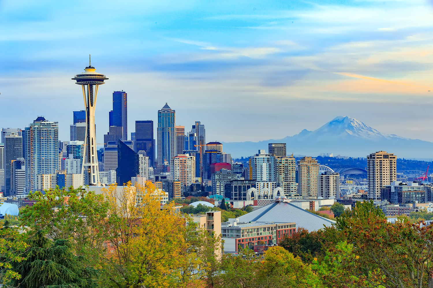 Imagen del Downtown de Seattle con la emblemática torre Space Needle (Aguja Espacial) a la izquierda