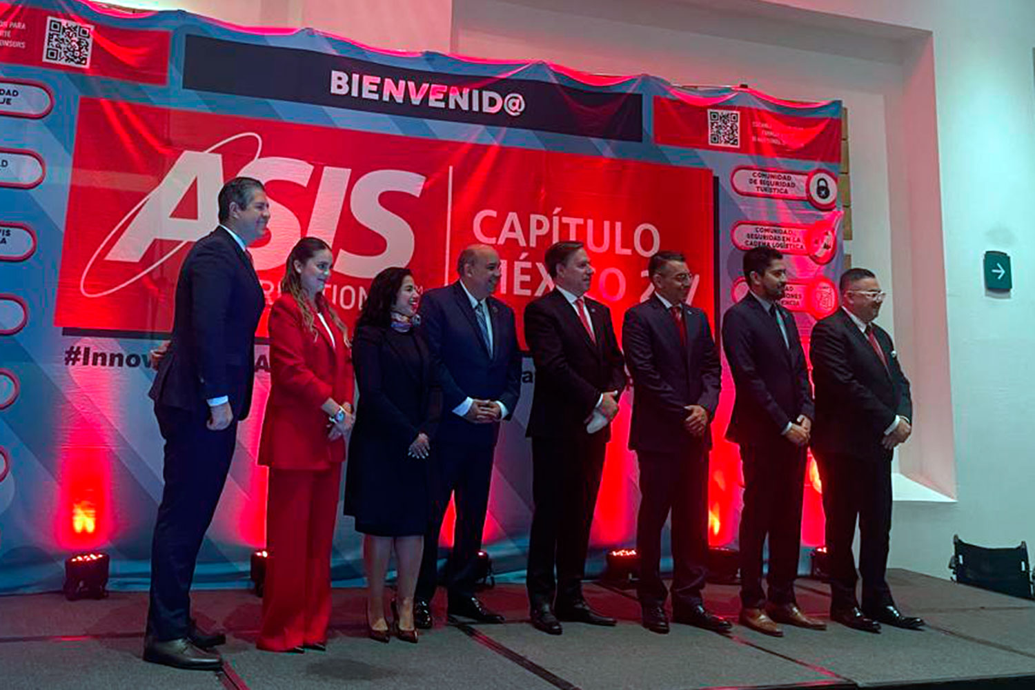 la mesa directiva de ASIS Capítulo México 217 2025 junto a representantes de ASIS International y José Luis Alvarado