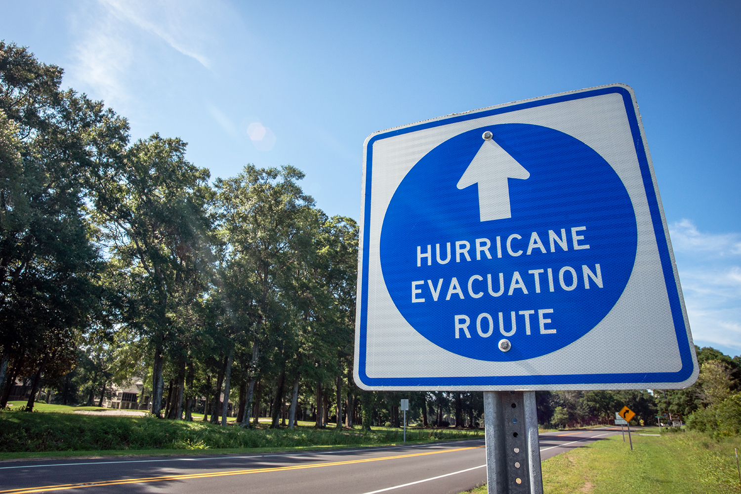 Señal de ruta de evacuación ante la ocurrencia de huracanes en una carretera de Estados Unidos. Getty Images.